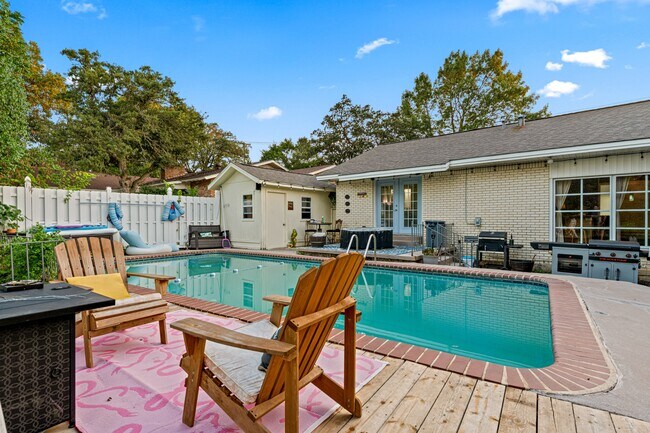 Foto del edificio - 2509 Wooded Acres Dr