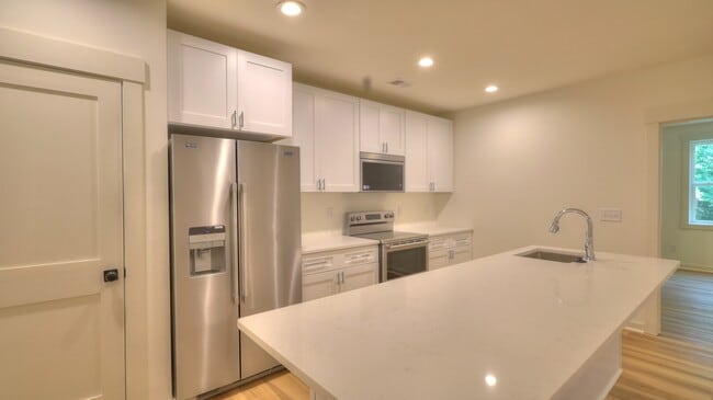 Building Photo - 345 W Stewart Ave