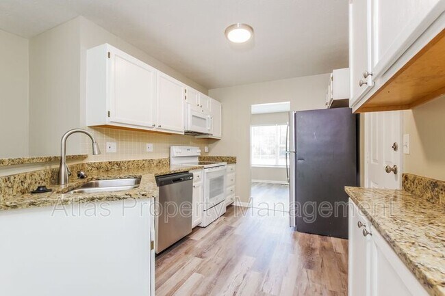 Foto del edificio - 585 Foxglove Ct