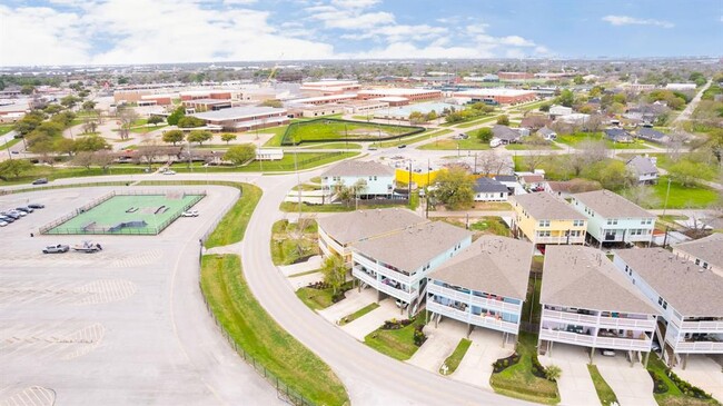 Building Photo - 709 N Bayshore Dr