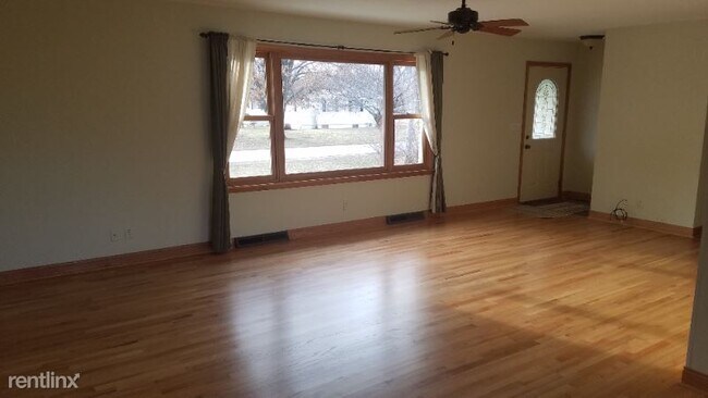 Building Photo - 2 br, 1 bath House - 6304 Elm St