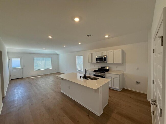 Foto del edificio - 3640 Blue Ave