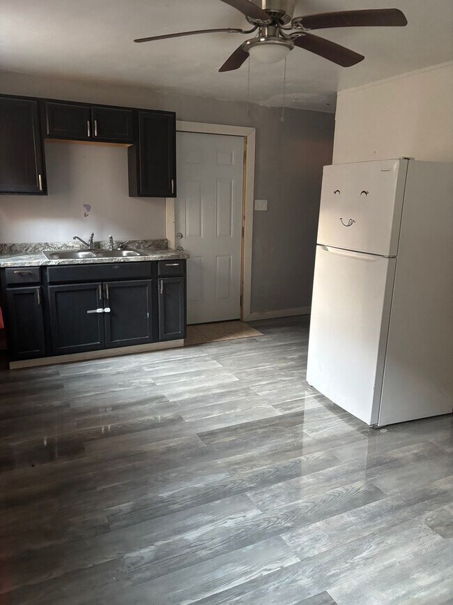 Foto del edificio - 241-243 Baker St Aliquippa