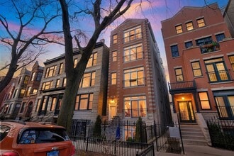 Building Photo - 724 W Briar Pl