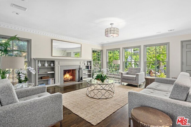 Building Photo - 449 Westbourne Dr