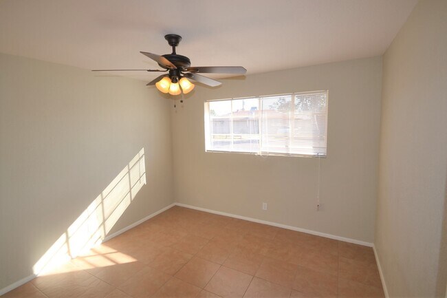 Building Photo - 3438 W Rosewood Ave