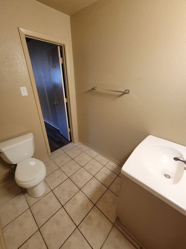 Building Photo - College Station (Townhome) 3 bedroom / 1.5 bath on TAMU Shuttle Route!