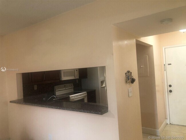 Foto del edificio - 10317 NW 9th St Cir