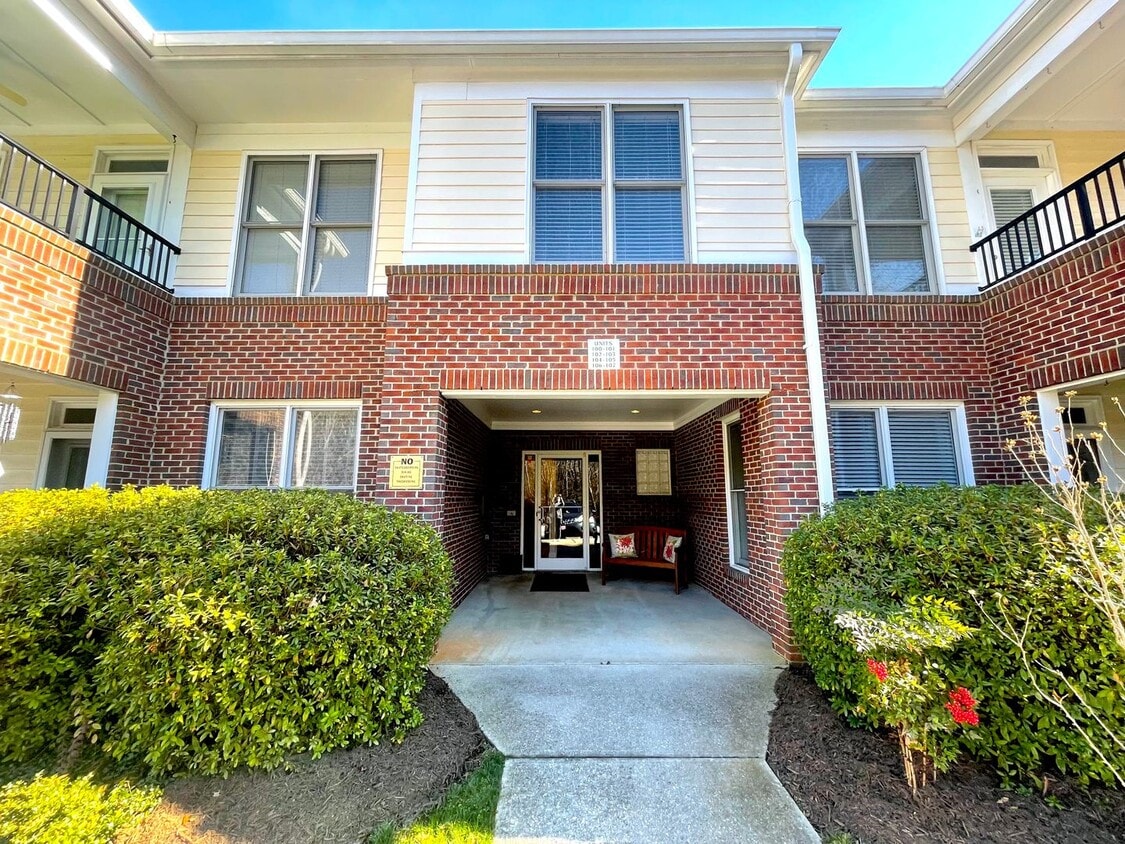 Primary Photo - Cozy Condo In Amazing Location!