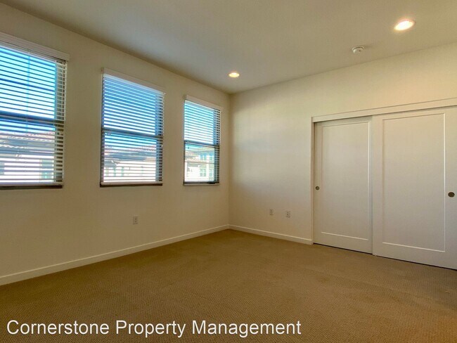 Building Photo - 2 br, 2.5 bath House - 1052 Foxglove Pl