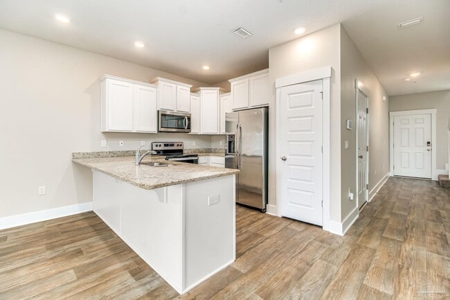 Building Photo - 1528 Farragut Way