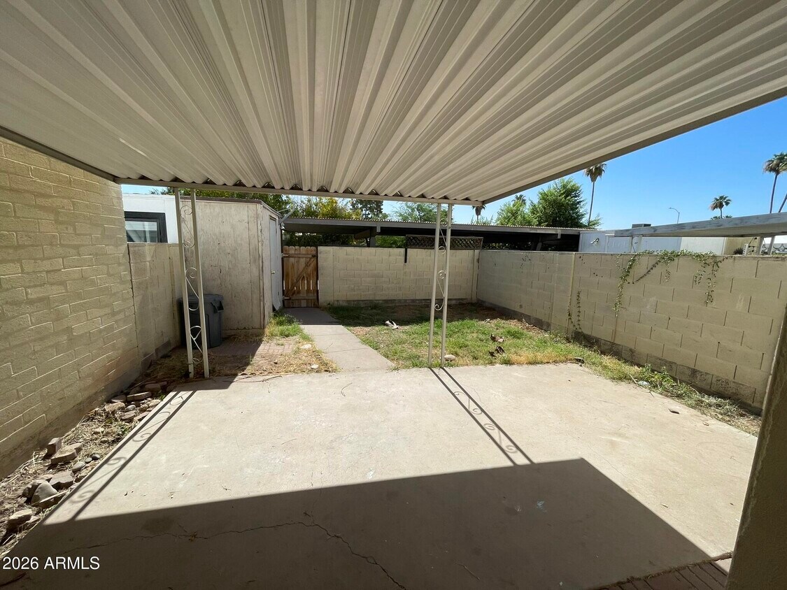 Building Photo - 613 N Pioneer Cir