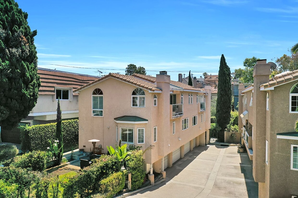 Foto principal - 402 Iris Ave