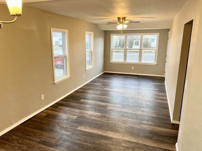 Foto del edificio - 301 E Rickenbacker Dr