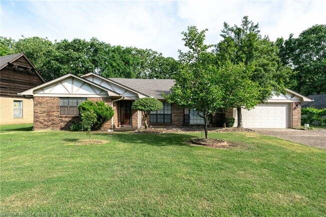 Building Photo - 10323 Meandering Way