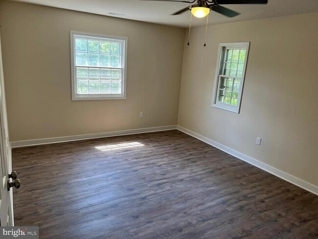 Building Photo - Updated Apartment