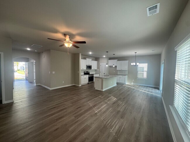 Foto del edificio - Move In Ready 4BR/2.5BA Home located in Stoneygreen Community