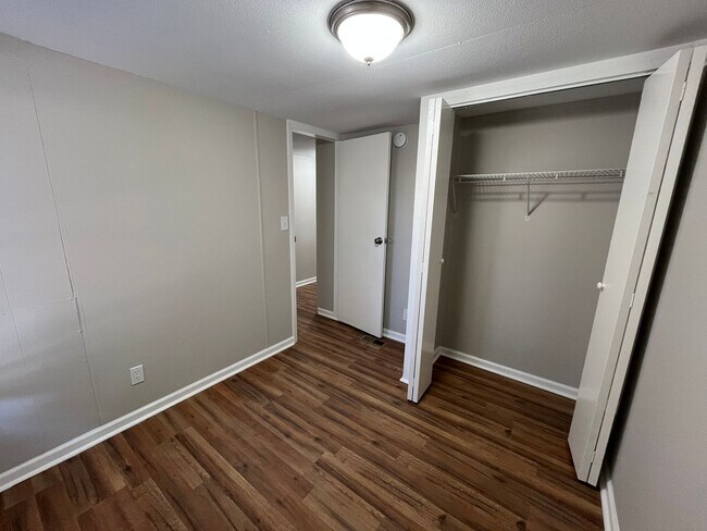 Foto del edificio - 6803 Waters Ave