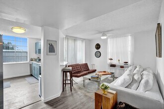 Building Photo - 520 SE 5 Ave