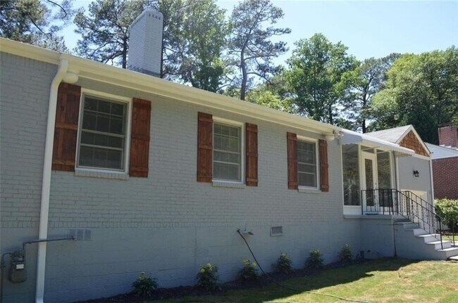 Foto del edificio - 2381 Eastway Rd