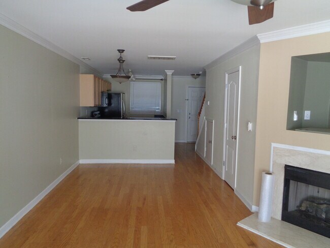 Building Photo - 1230 Green Oaks Ln