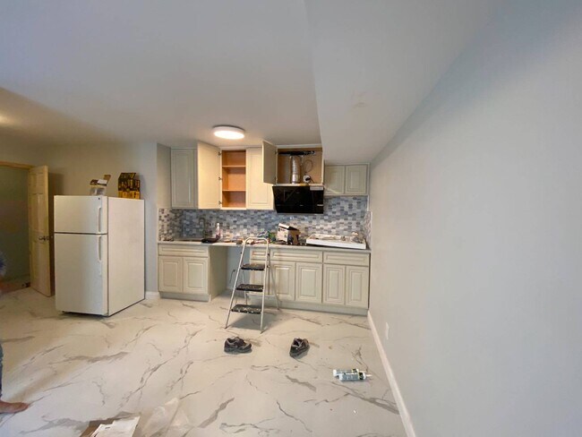 Building Photo - 112 Rockne St