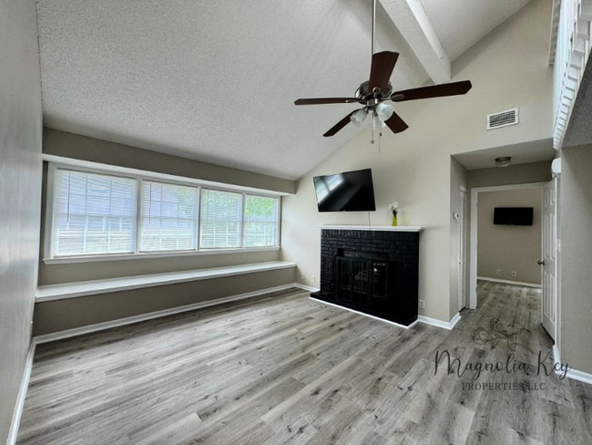 Building Photo - 1202 Tiffany Ln