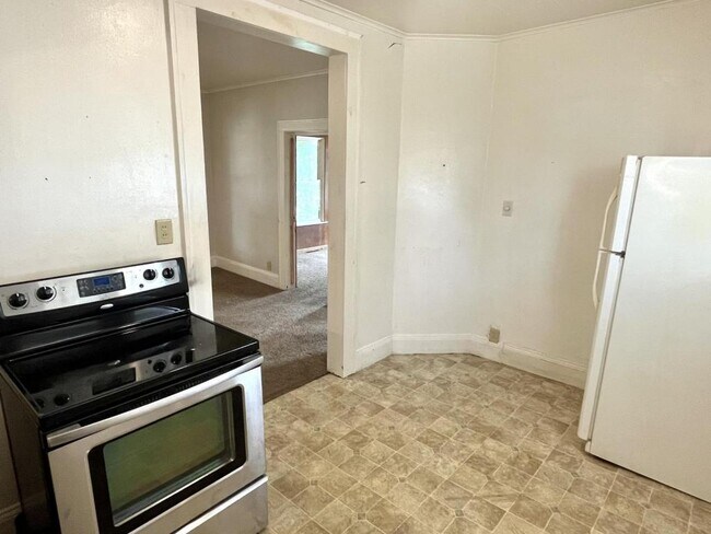 Building Photo - 1310 Hillcrest Ct