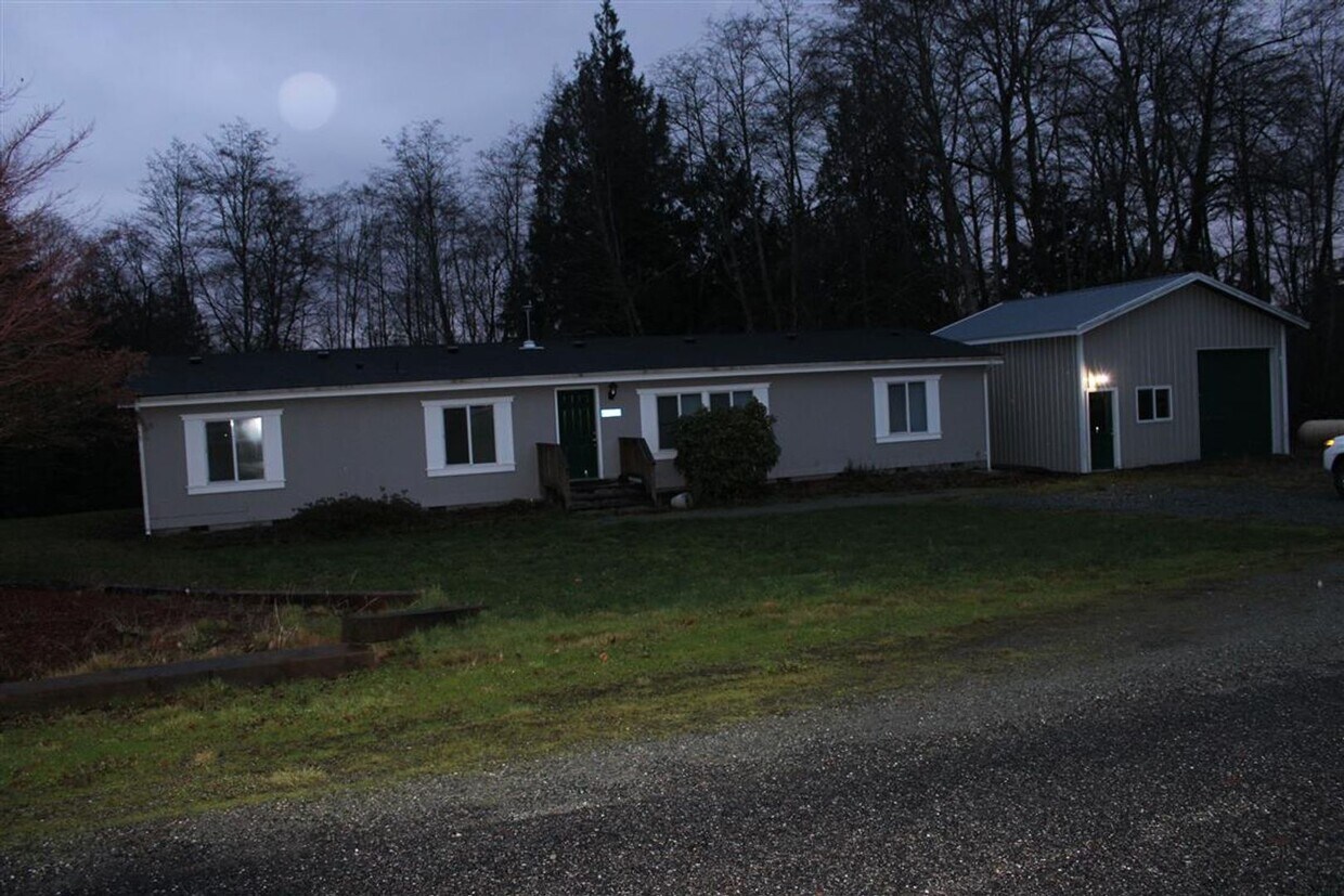 3 Bedroom, 2 Bathroom House on 1 Acre!!! House Rental in Sedro