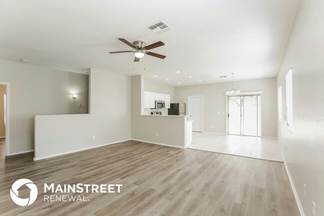 Building Photo - 9119 W Cambridge Ave