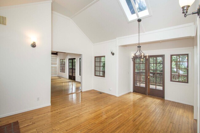 Foto del edificio - New Beautiful 3bd/2.5ba home with office i...