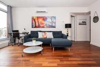 Building Photo - 3024 Rue Sainte-Émilie
