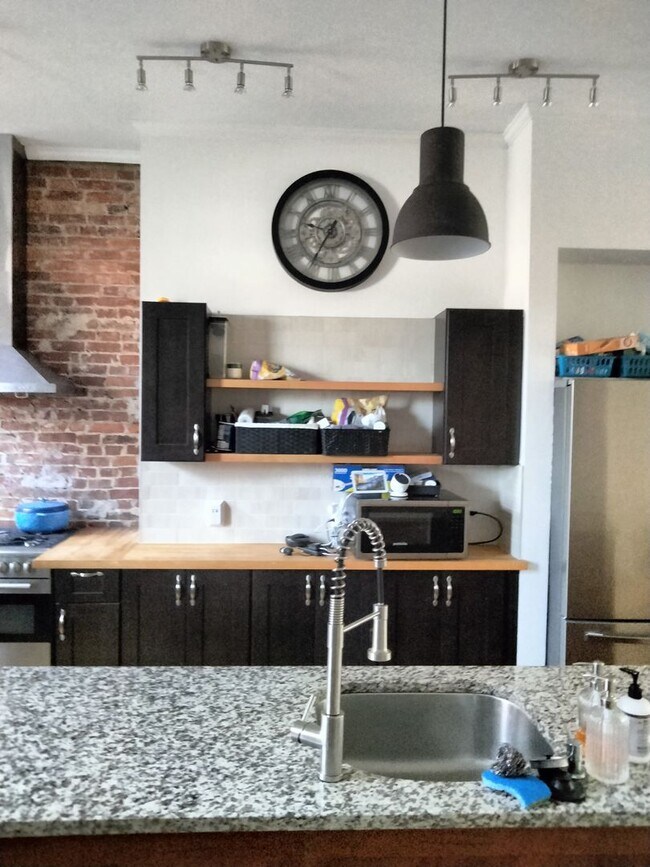 Building Photo - Exquisite 3 Bedroom Urban Retreat with Mod...