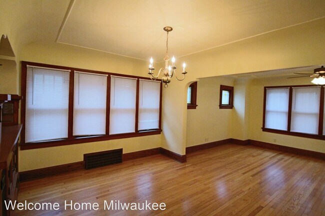 Building Photo - 1562-1564 S 64th St