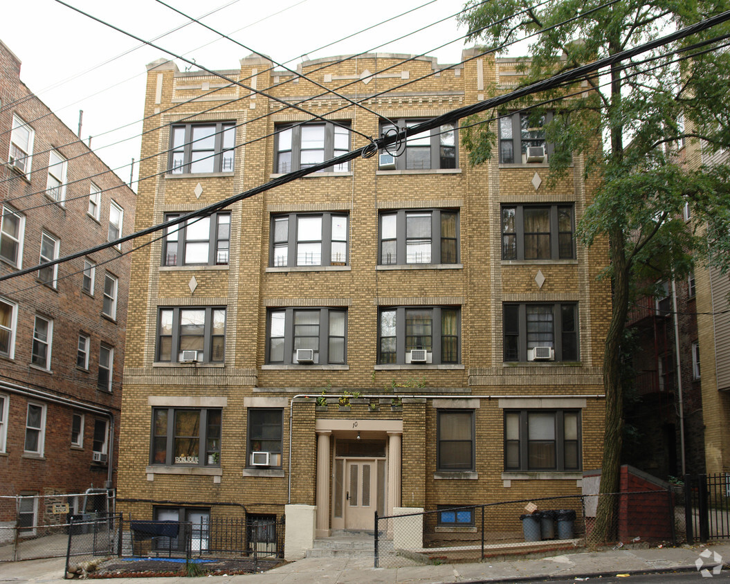 Primary Photo - 10 Gray Pl