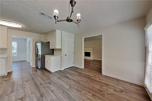 Building Photo - 2800 Alcovy River View