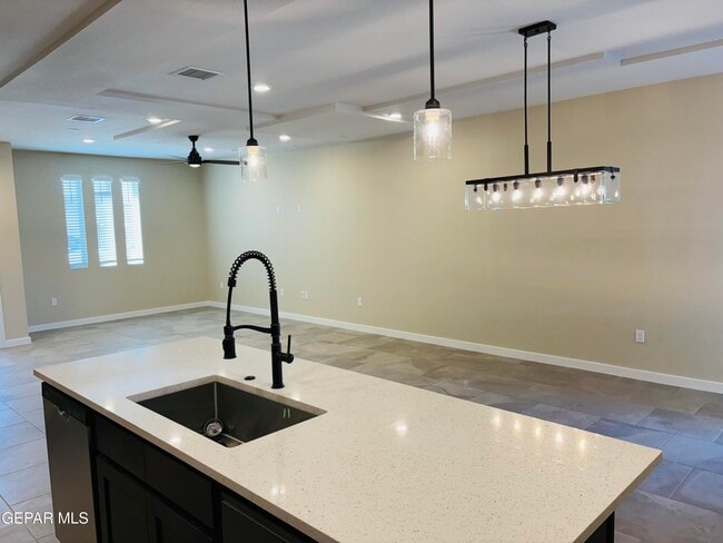 Building Photo - 545 Osier Dr
