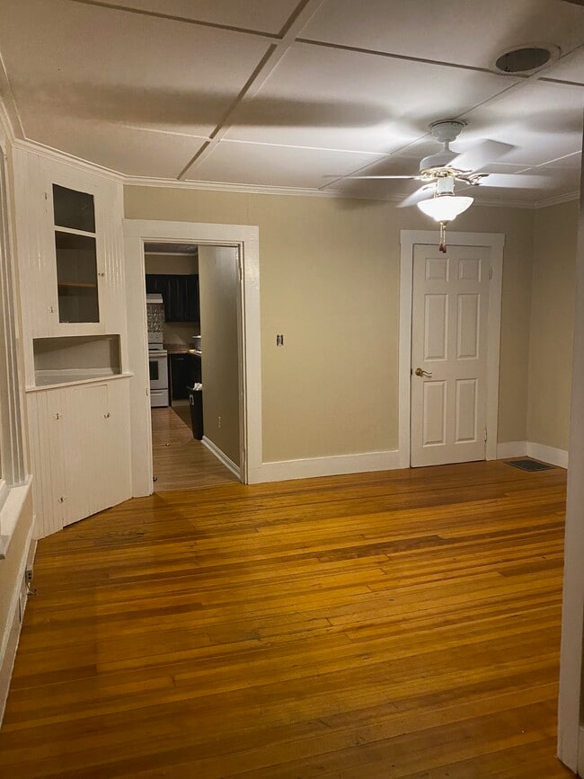 Dining Rm (II) - 1003 Main St