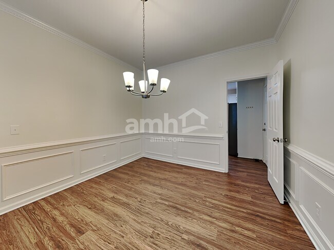 Building Photo - 2107 Regents Park Ln