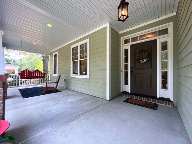 Foto del edificio - Cottage Style home less than one mile from...