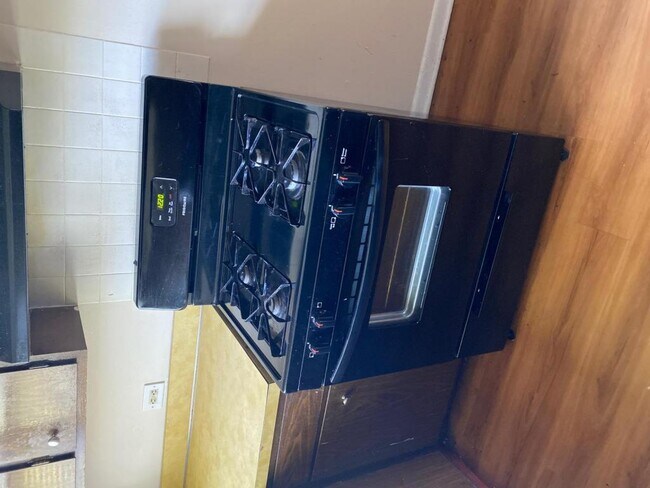 Building Photo - 1371 River Dr, #12
