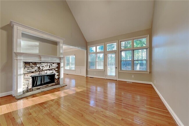 Foto del edificio - 4020 Hogans Mill Ln