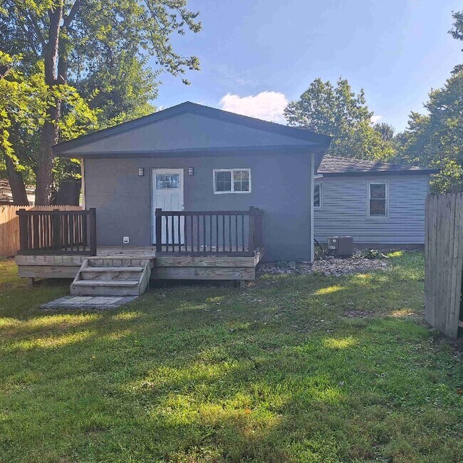 Building Photo - 1077 Oakwood Blvd
