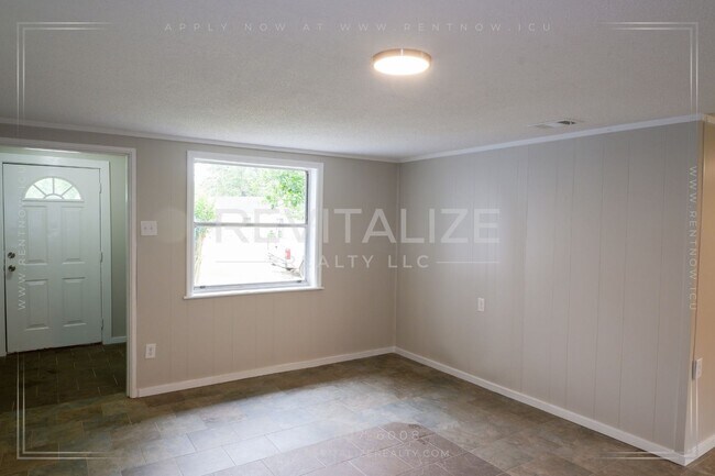 Building Photo - 4 Bed/1 Bath House in Theodore Completely ...