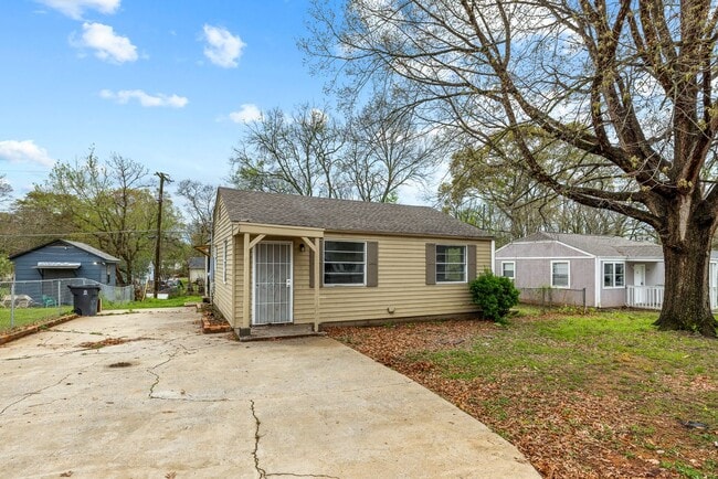 Building Photo - Charming & Newly Renovated 4 Bedroom 2 Bat...