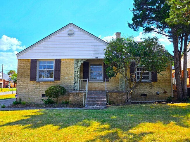 Photo - 800 NW 46th St House