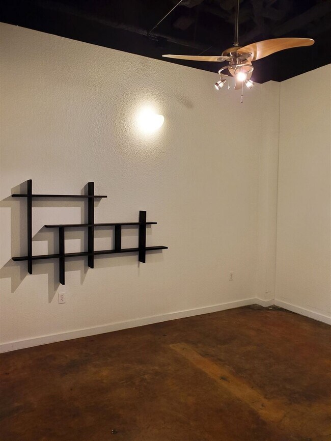 Foto del edificio - 420 N Adams St