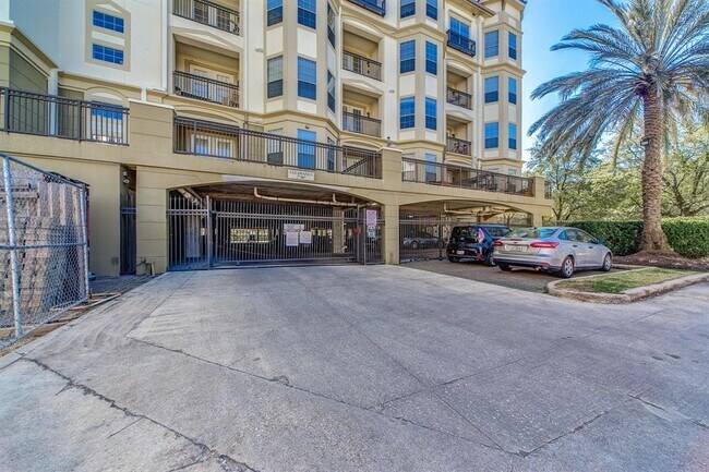 Building Photo - 7575 Kirby Dr
