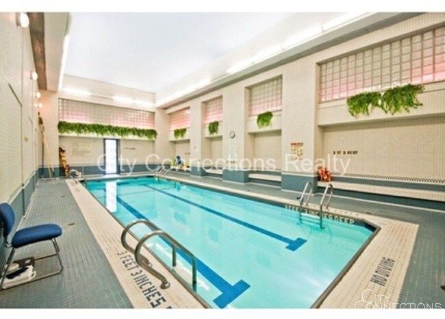 Foto del edificio - 301 W 57th St