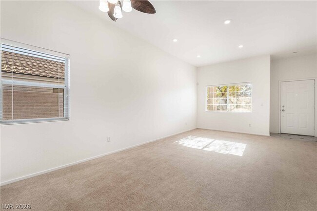 Foto del edificio - 3194 Castle Canyon Ave